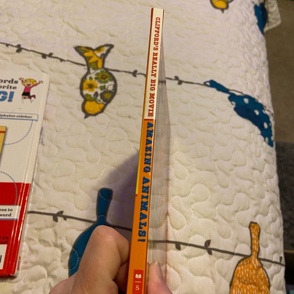 Clifford The Big Red Dog  bundle of 2 Children’s books - Picture 5 of 9